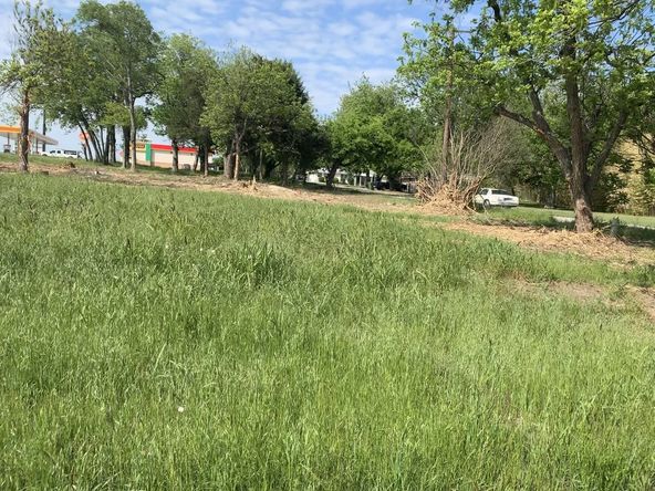 304 S College Ave, West, TX 76691